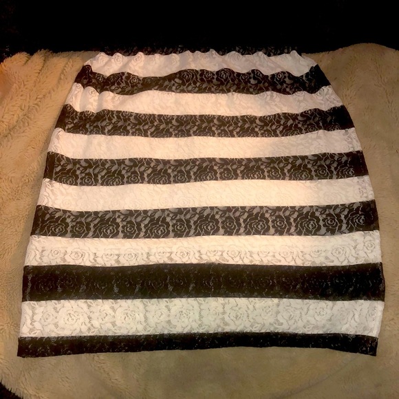 Elle Lace Skirt, size 12 - Picture 1 of 5